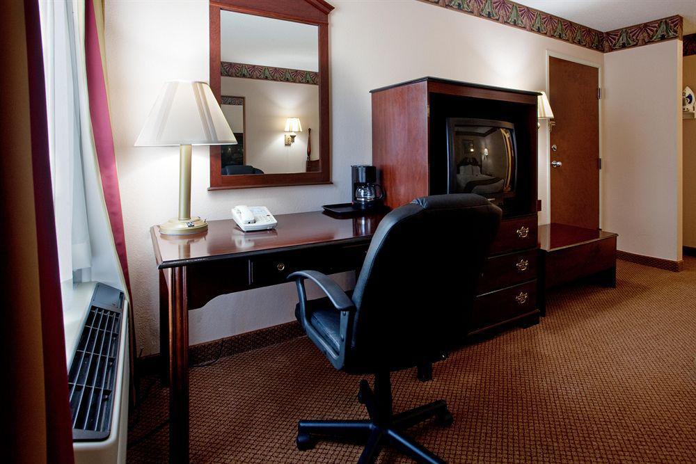 Quality Inn & Suites Clemmons I-40 Екстер'єр фото